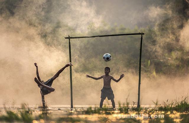 夢見踢足球-別人踢足球-看踢足球-踢足球比賽-踢足球射門