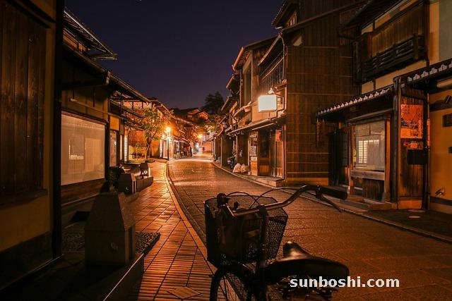 夢見車里-夢見在車里睡覺-夢見在車里