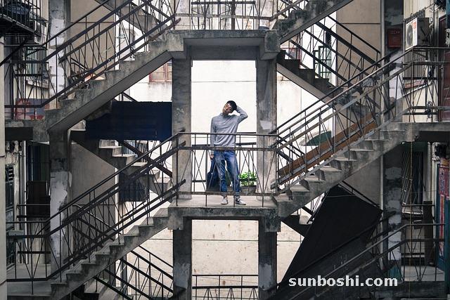 夢見樓道-夢見在樓道-夢見掃樓道