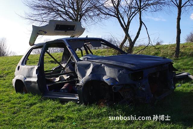 夢(mèng)見車被燒了-夢(mèng)見車被燒毀-夢(mèng)見自己的車被燒毀