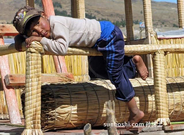 夢見男孩尿-夢見小男孩尿床-夢見抱著小男孩尿尿